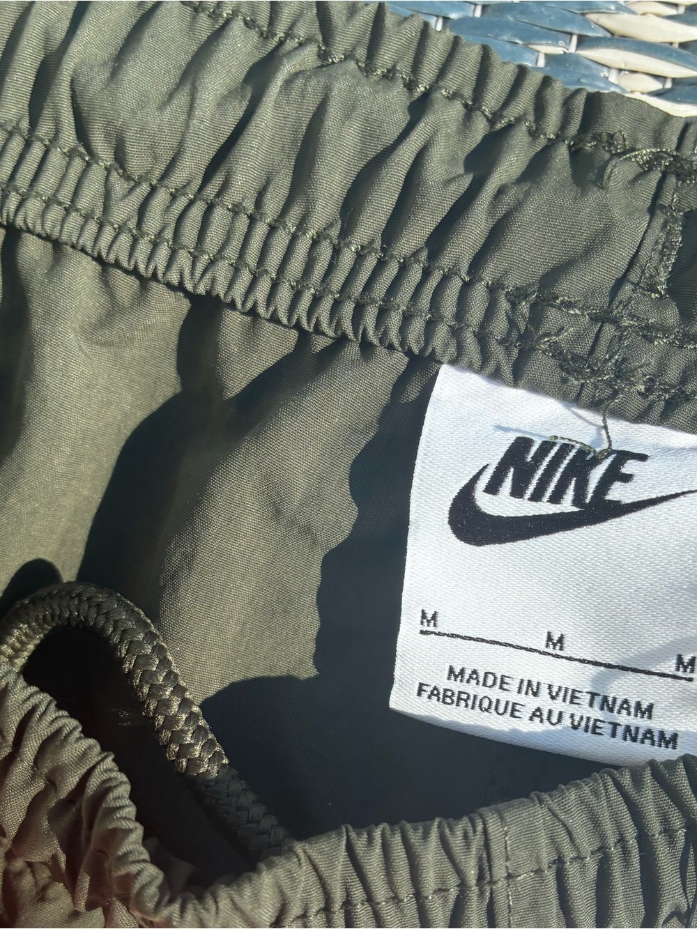Nike  Dark Green Men’s Drawstring Elastic Waist Cargo Shorts - Picture 4 of 10